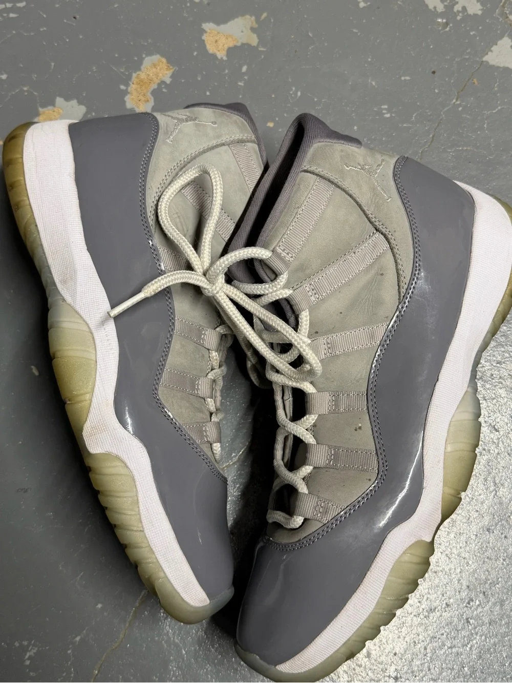 Jordan 11  Men's Retro High-Top Sneakers - Grey/White size 12
